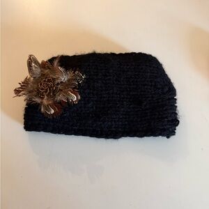 Elegant Black Knit Headband with Feather Accent